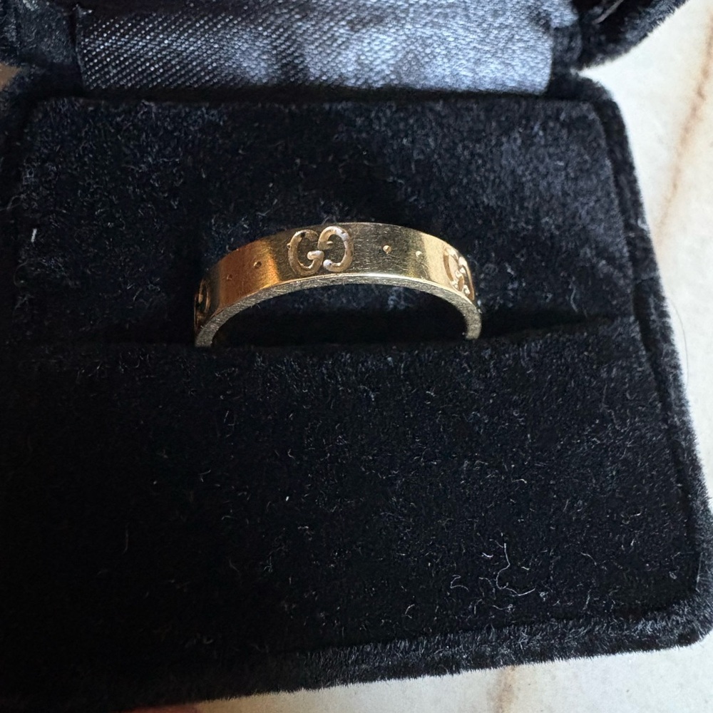 Gucci Gold 18k  Interlocking G ICON Band